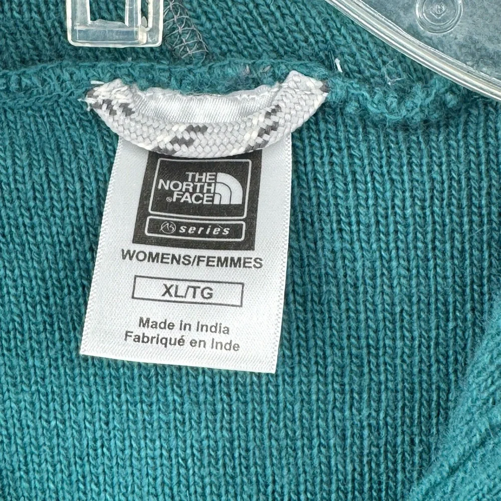 The north face never stop exploring women’s zip front sweater size extra large